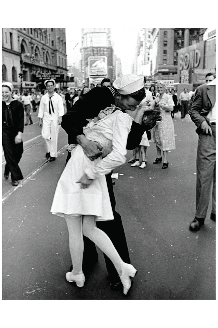 KISSING DAY POSTER - PosterFi